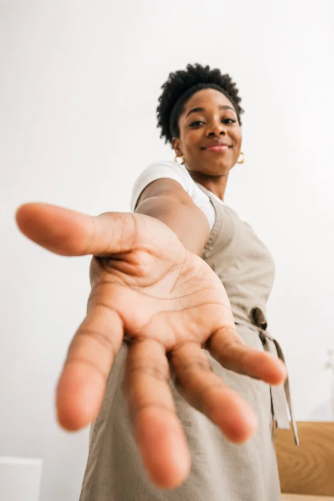 Une entrepreneure invite son équipe à rejoindre Sabi MyBusiness